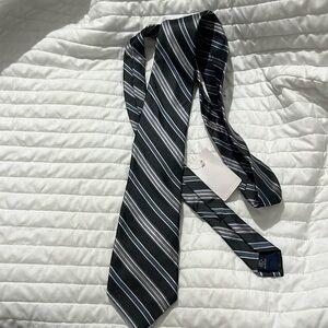 New Hart Schaffner Marx HSM Men’s Neck Tie Navy Blue Stripes 100% Silk NWT